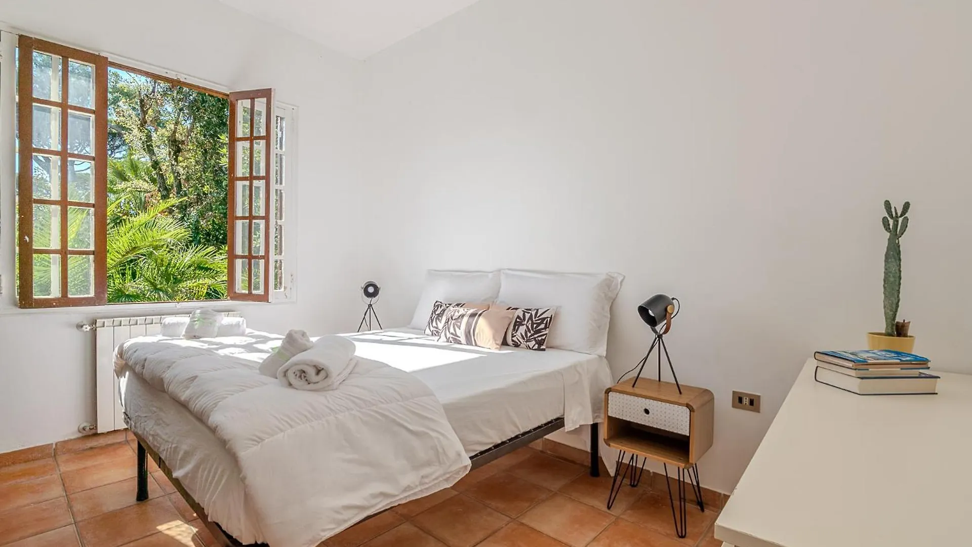 Apartment Exclusive Villa - Free Parking - In Centro - 400 Mq Garden Fregenae