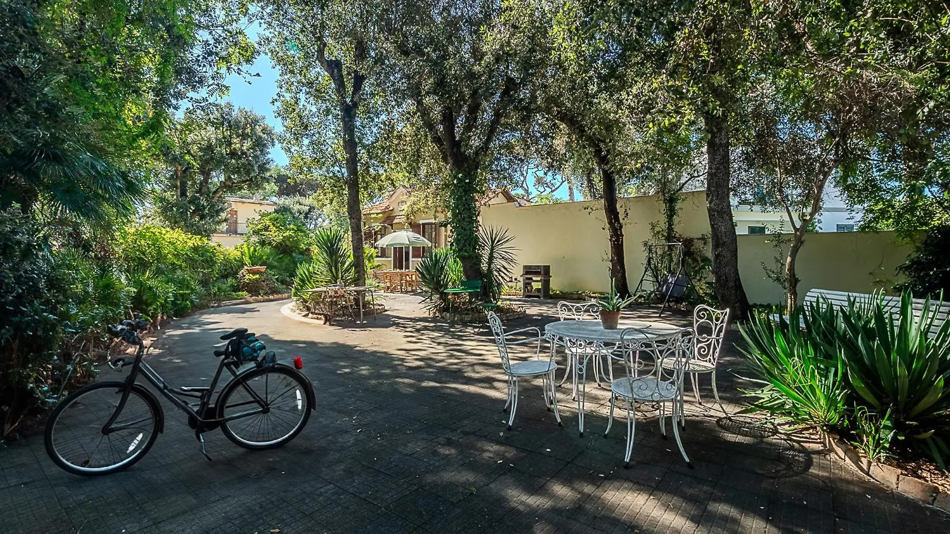 Apartment Exclusive Villa - Free Parking - In Centro - 400 Mq Garden Fregenae Italy
